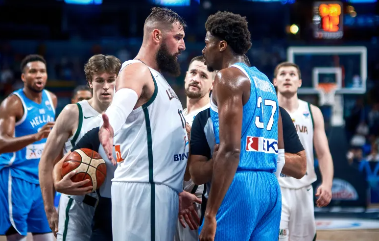 又赢, 犯规, 半场打完希